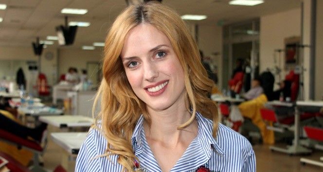 (ÖZEL)Ünlü oyuncu Wilma Elles ve eski eşinin nitelikli dolandırıcılıktan yargılanmasına başlandı