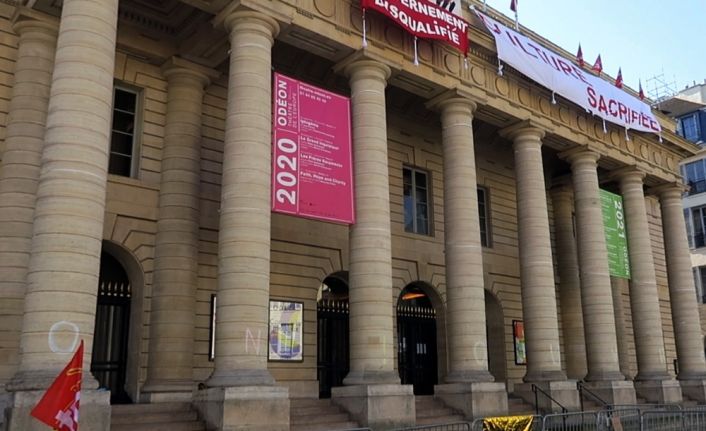 Paris’te tarihi Odeon Tiyatrosu’nda kültür sektörü çalışanlarının işgali devam ediyor