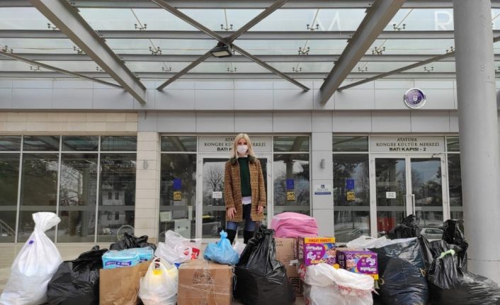 Parmaklıklar ardında minik kalpler