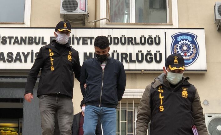 “Polisiz” diyerek girdikleri evden 42 bin 500 lira çalan hırsızlar kamerada