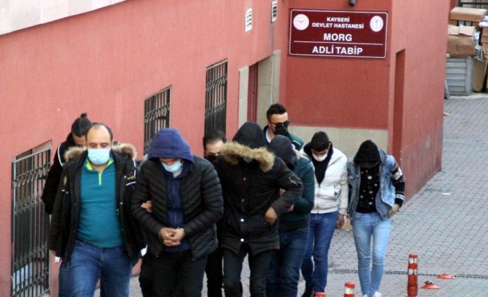 Polisler 2 ay takip etti, uyuşturucu taciri 6 kişiyi kıskıvrak yakaladı