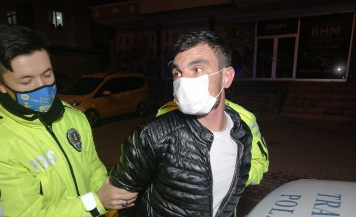 Polisten kaçan alkollü sürücü ve arkadaşı: “Biz eczaneden geldik”