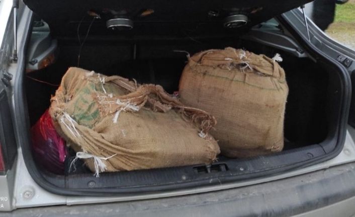 Polisten kaçan araçtan 53 kilo uyuşturucu çıktı