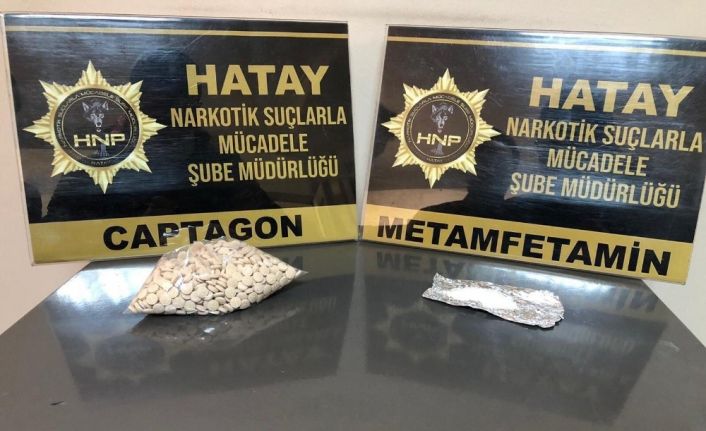 Polisten kaçan motosikletten atılan poşetten uyuşturucu çıktı