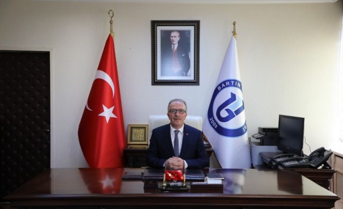 Rektör Uzun: “İstiklal Marşı’mız geçmişimizin bir özeti, istikbalimizin de rehberidir”