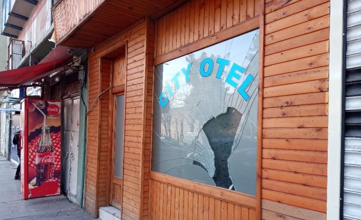Resepsiyondaki tartışmaya baba da dahil olunca kavga büyüdü: 1 ölü, 3 yaralı