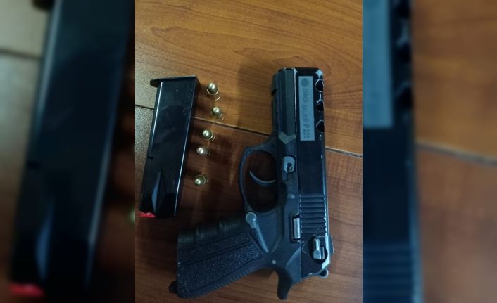 Ruhsatsız tabanca yakalatan şahsa kısıtlama ve maskeden 4 bin 50 lira ceza