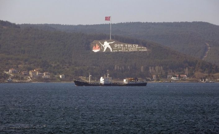 Rus askeri ikmal gemisi ‘IMAN’ Çanakkale Boğazı’ndan geçti