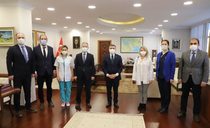 Sağlık çalışanları 14 Mart Tıp Bayramı Vali Atay ile birlikte kutladılar
