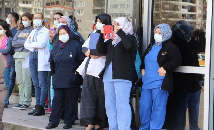 Sağlık çalışanları ve hastalara büyükşehirden moral