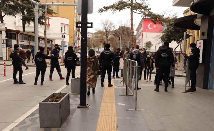 Samsun’da 50 bin 762 HES kodu sorgulandı, karantinayı ihlal eden 5 kişi yakalandı