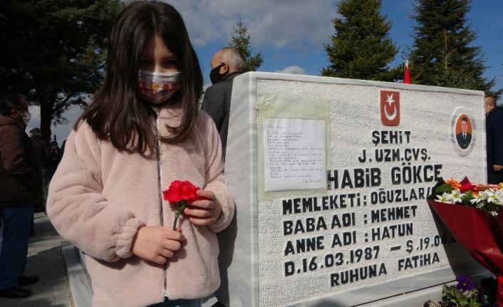 Şehit babasının mezarına astığı mektup yürek burktu