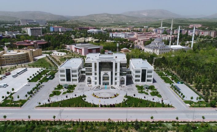 Selçuk Üniversitesi 50 yaş altı genç üniversiteler arasında dünyada ilk 400’de