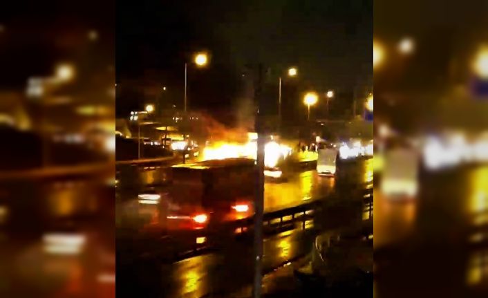 Servis minibüsü D-100’de alev topuna döndü