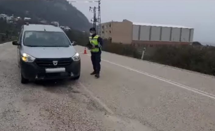 Sıkılıp gezmeye çıkan korona virüslü aile başka bir ile gezmeye gidince yakalandı