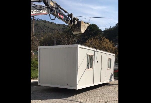 Sokak hayvanlarına konteynır tedavi kliniği