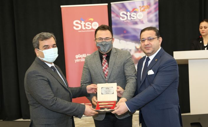 STSO’dan Geleceğe Hızlı Yolculuk-Hızlı Tren Çalıştayı moderatörlerine teşekkür belgesi