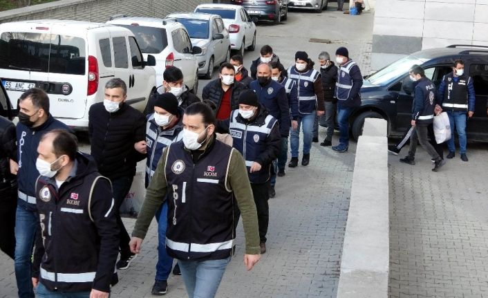 Suç örgütü operasyonu: Emniyet müdür yardımcısının da bulunduğu 13 kişi adliyede