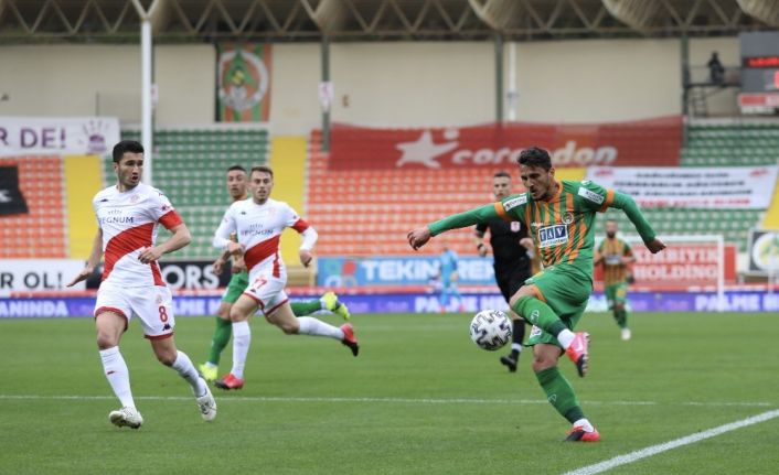 Süper Lig: Aytemiz Alanyaspor: 2 - FTAV Antalyaspor: 0 (İlk yarı)