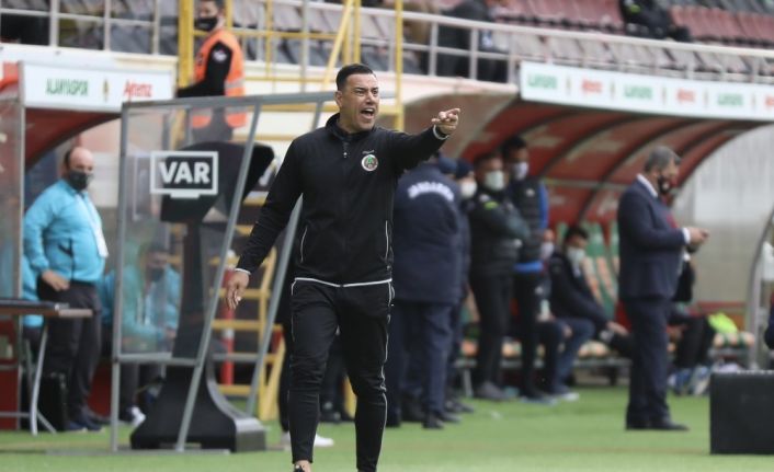 Süper Lig: Aytemiz Alanyaspor: 4 - FTAV Antalyaspor: 0 (Maç sonucu)