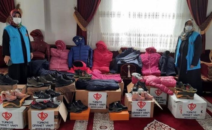 TDV, yetim ve ihtiyaç sahibi çocuklara 40 bin bot ve mont hediye etti