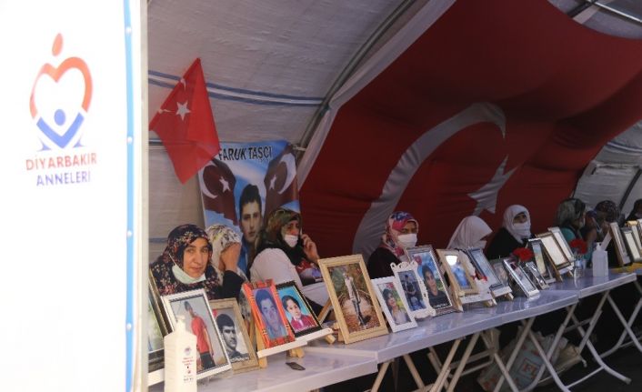 Teröristler, evladını istemek için annenin uzattığı Yasin-i Şerif’e tekme attı