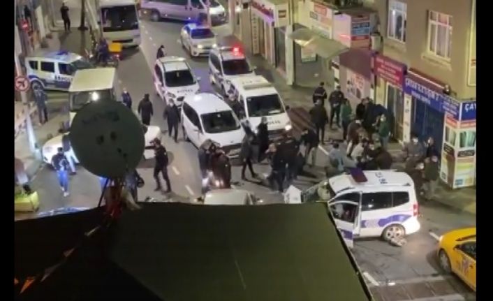 Ümraniye’de kısıtlamayı deldiler, polisten kaçıp 2 polis memurunu yaraladılar