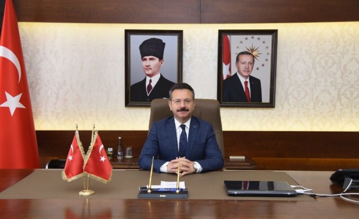 Vali Aksoy, "Sağlık çalışanları, dünyanın en zor ve en onurlu işlerinden birini yapıyorlar"
