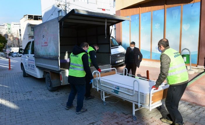 Yıldırım Belediyesi’nden 120 yaşındaki Emine Teyzeye hasta yatağı yardımı