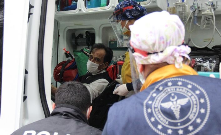 Yolcu dolu otobüsün şoförüne tekme tokat saldırdı