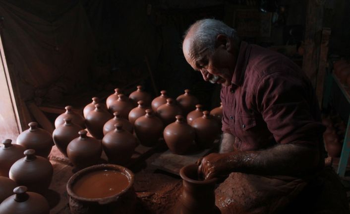 5 bin yıllık tarihi Sille’de yaklaşık yarım asırdır çamura şekil veriyor