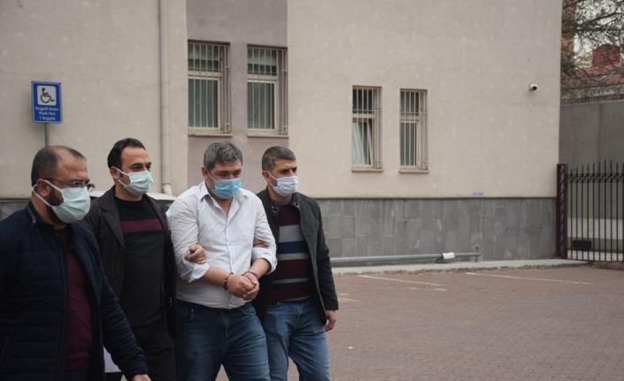 7 yıl önce boşandığı eşini kıskançlık nedeniyle 15 kez bıçaklayıp öldürdü