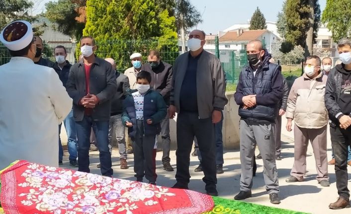 8 yaşındaki Halim’in en acı vedası...Annesinin cenaze namazını kıldı