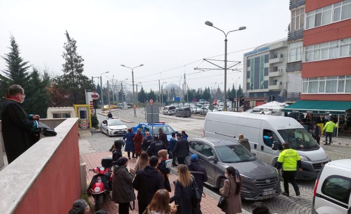 Adliye önünü karıştıran cinsel istismar davası