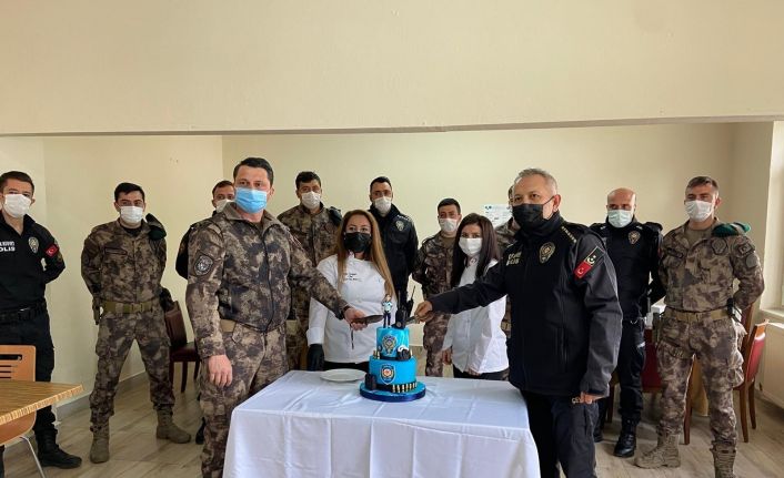 Afyonkarahisar’da polislere pasta sürprizi