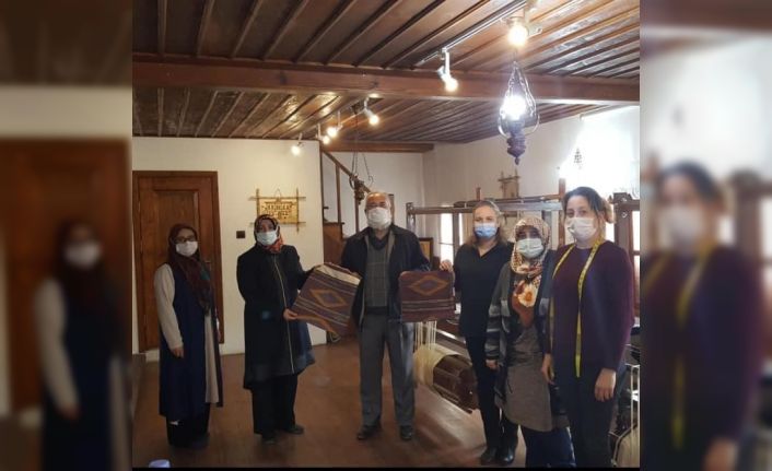 Afyon’un yöresel kıyafetleri Lefke bezi el dokuma atölyesinde dokundu