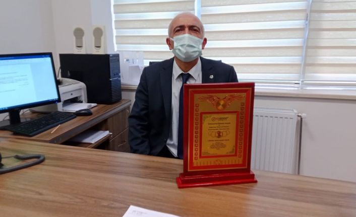 Ahi Evran Üniversitesi öğretim üyesi Aydın, ’Yaşam Boyu Başarı’ sertifikası aldı