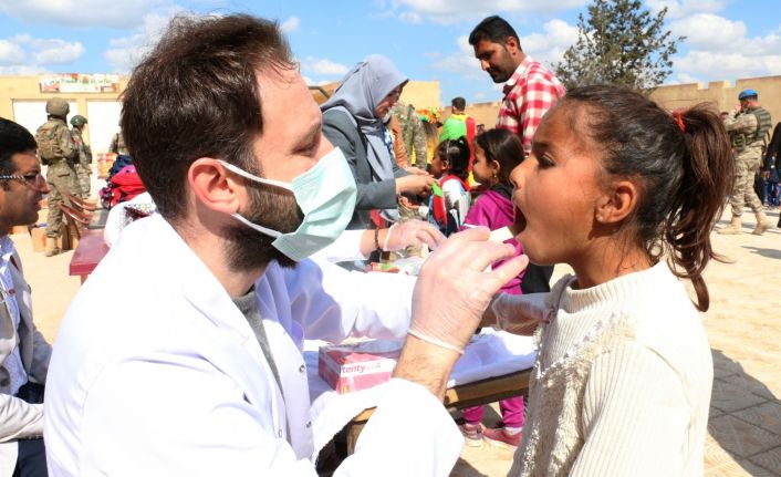 Akçakale Belediyesi ve Harran Üniversitesi’nden Suriyeli öğrencilere yardım