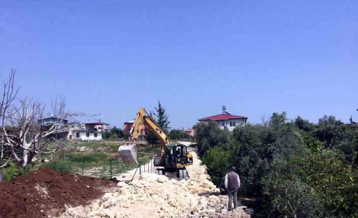 Akdeniz’de yol çalışmaları aralıksız sürüyor