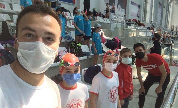 Antayasporlu Beste, yüzmede Antalya Şampiyonu oldu