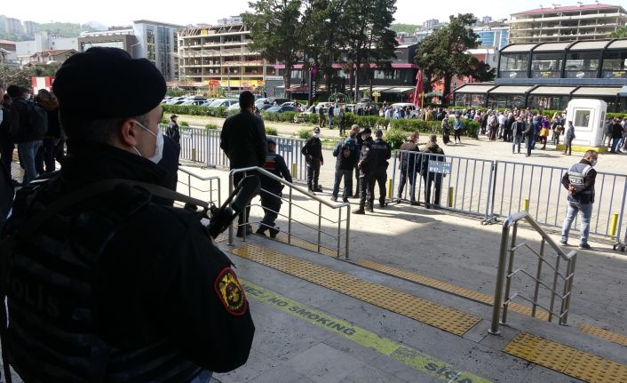 Artvin’in Hopa ilçesinde 2011 yılında düzenlenen miting öncesi çıkan olaylarda hayatını kaybeden Lokumcu’nun davası başladı