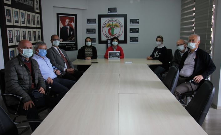 Aydın Tabip Odası Korona virüs dolayısıyla hayatını kaybeden sağlıkçıları andı