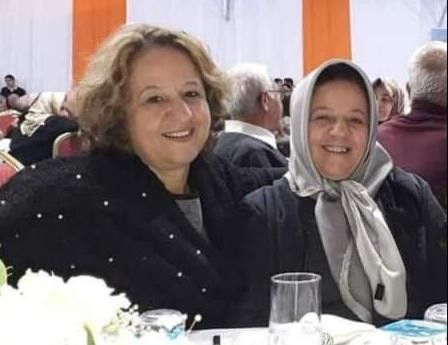 Aynı gün Korona virüsten ölen ikiz kız kardeşler yan yana defnedildi