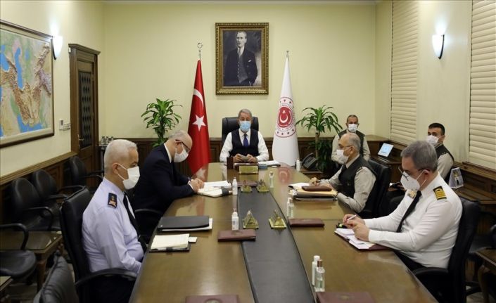 Bakan Akar: "Biz her zaman söylediğimiz gibi uluslararası hukuk çerçevesinde toprak bütünlüğüne saygılı bir şekilde, barışçıl yollarla, Rusya ve Ukrayna arasındaki gerginliğin bir an önce bitmesinden yanayız"