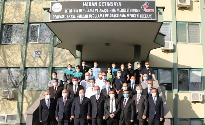 Bakan Akar ile Bakan Varank, ERÜ’nün Covid-19 aşısı hakkında bilgi aldı