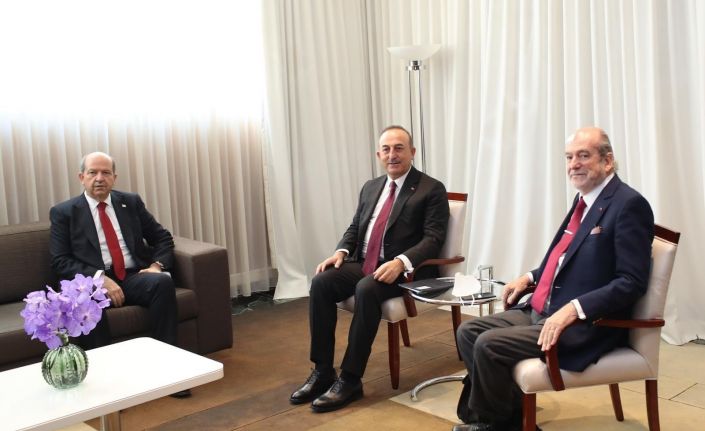 Bakan Çavuşoğlu, CMF Kurucusu ve Onursal Başkanı Büyükelçi Carteron’la görüştü