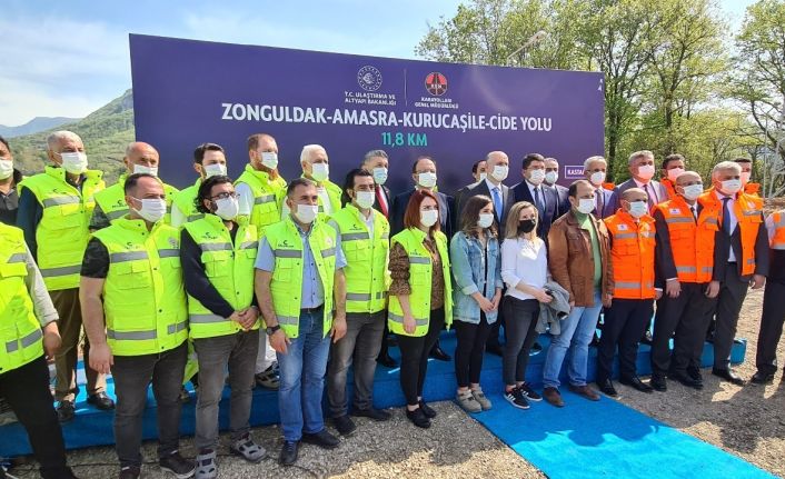 Bakan Karaismailoğlu: “Karayollarımız illerimizi birbiriyle konforlu, emniyetli ve tasarruflu şekilde bağladı”