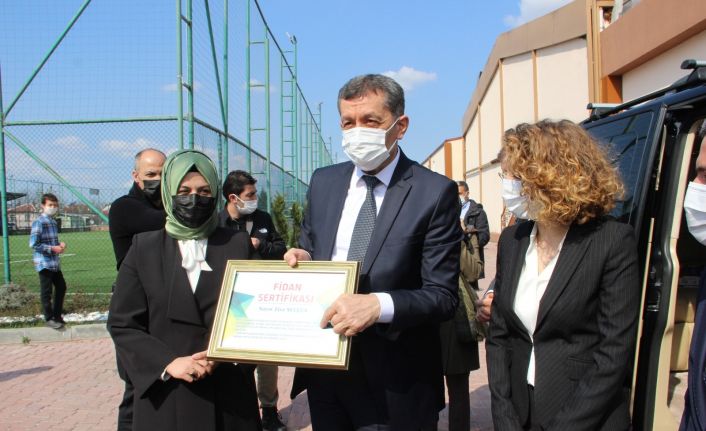 Bakan Selçuk: "Bu bir rekor, Türkiye’de hiç bu kadar fidan almamıştım"