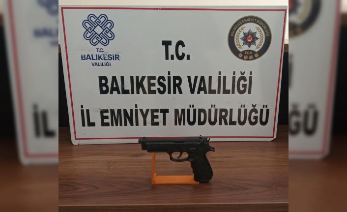 Balıkesir’de polisten 20 aranan şahsa gözaltı