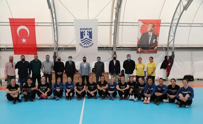 Başkan Aras’tan Yalıkavaksapor’a moral ziyareti